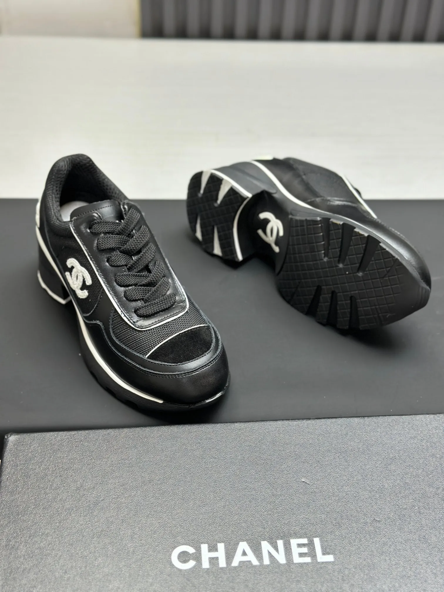 Men's shoes 💰620💰Women's 🚺 Chanel Panda shoes! 2025 counter top casual sports shoes This classic design; the upper is in the style of electric embroidery with various techniques; the outsole is fashionable and sporty; the unusual inclusion of a variety of color matching elements... The diversified mix and match is very good-looking and versatile, and can be used for leisure, fashion, sports, and outdoor... ꫛꫀꪝ Go➫ Materials: ❶Upper made of: original imported first-layer silk cowhide + original waterproof cloth + original first-layer cowhide ❷Inner use: Original Yangli+wang ❸ Outsole based on: Original TPU combination outsole Special counter boutique packaging complete set for women 35–41